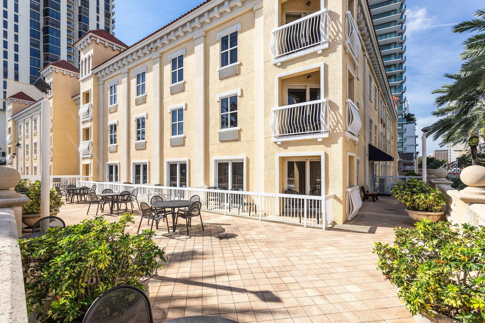 Hampton Inn & Suites St. Petersburg/Downtown Exterior photo