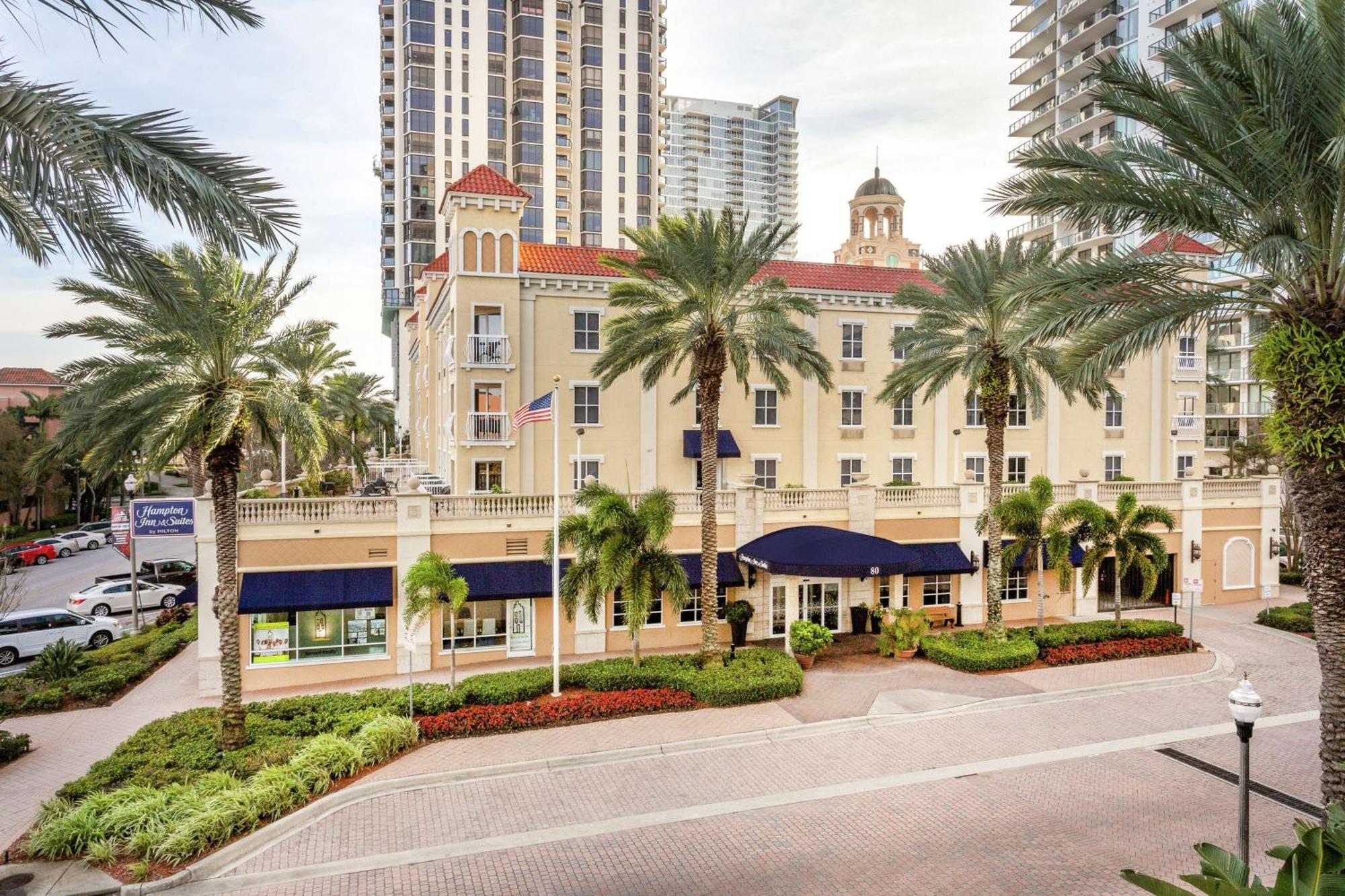 Hampton Inn & Suites St. Petersburg/Downtown Exterior photo