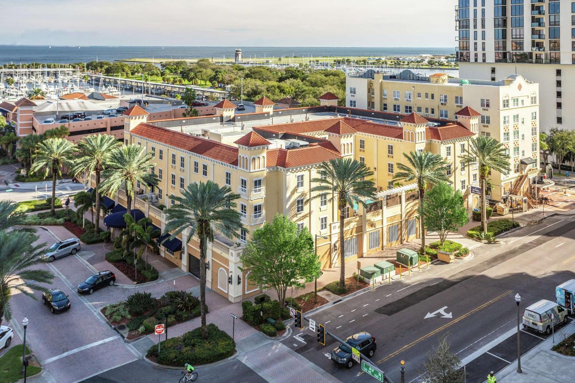 Hampton Inn & Suites St. Petersburg/Downtown Exterior photo