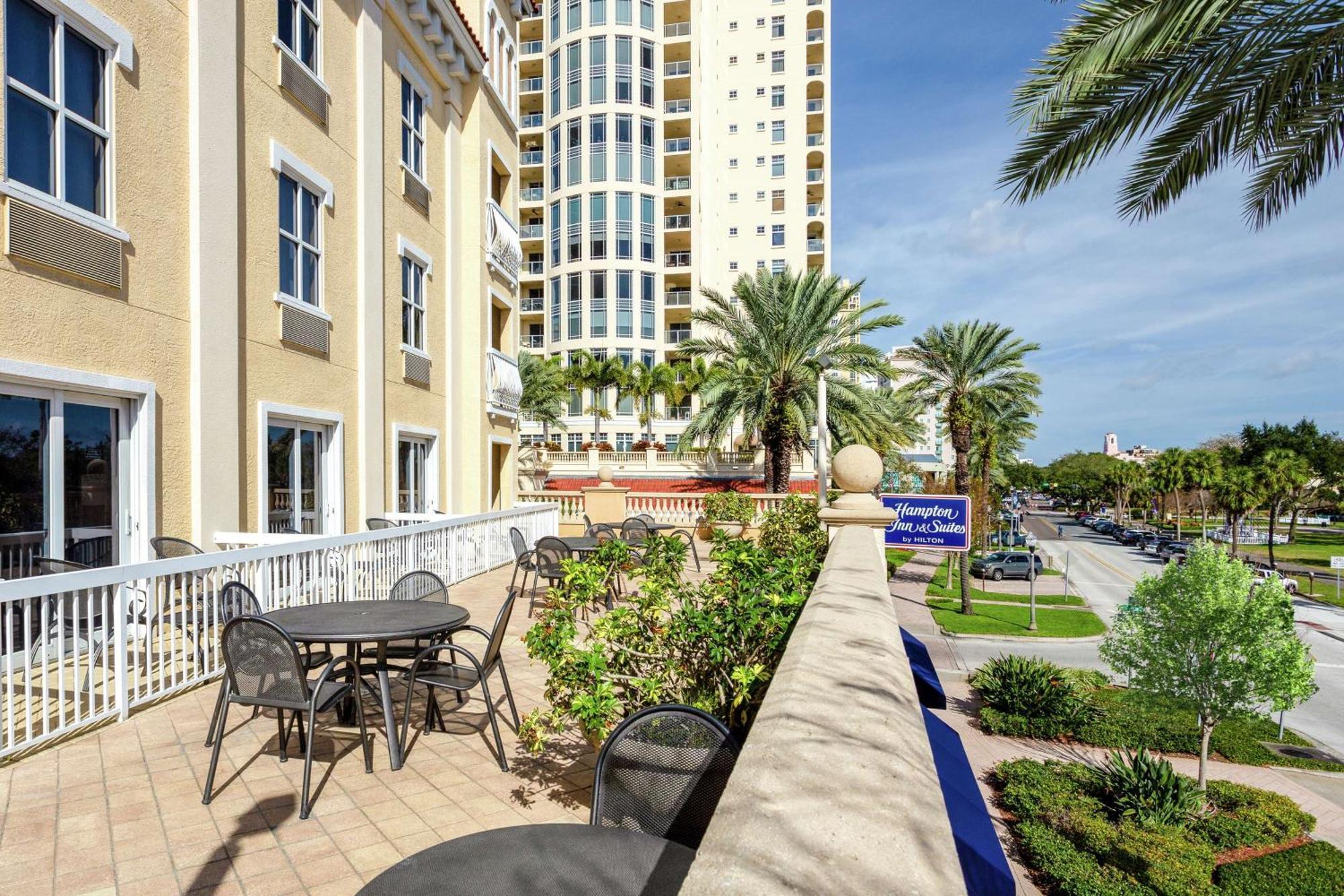 Hampton Inn & Suites St. Petersburg/Downtown Exterior photo