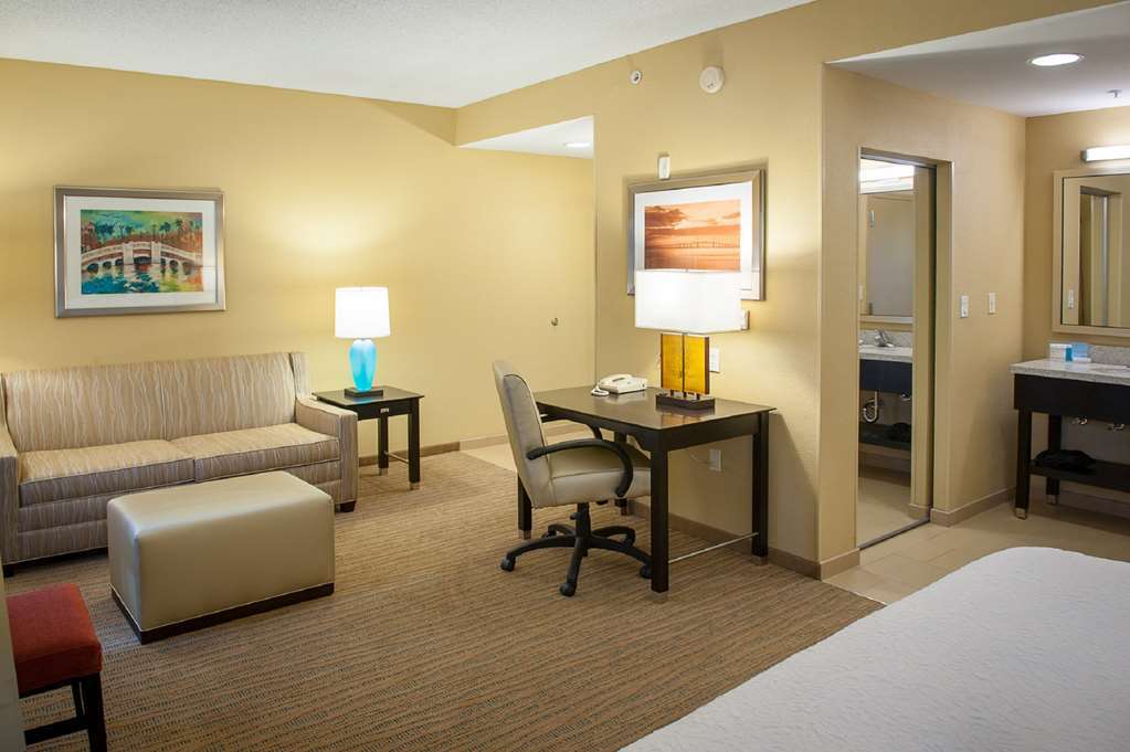 Hampton Inn & Suites St. Petersburg/Downtown Room photo